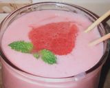 A picture of step 1 of Strawberry yummy creamy shake.