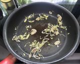 Hình bước làm 2 của món Chân nấm xào sả ớt