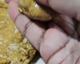 A picture of step 8 of Besan aur gond ke ladoo.