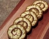 Foto langkah ke 9 dari resep Roll Cake ala2 Swiss Roll Hurricane Ekonomis.