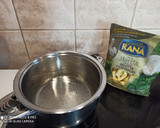 Foto del paso 3 de la receta: Pasta rellena de ricota y espinacas con pollo y champiñones