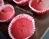 A picture of step 4 of Red velvet cupcakes III.
