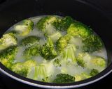 Brokkolifőzelék recept fázis 5 fotója