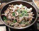 Foto del paso 2 de la receta: Salsa champiñones y puerros