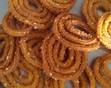 ચોખા ની ચકરી (Rice flour chakri Recipe In Gujarati) રેસીપી સ્ટેપ4ફોટો