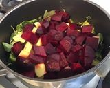 Une image de l'étape 5 de Potage de fanes de radis,pommes de terre et betteraves.