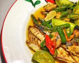 Foto langkah ke 3 dari resep Oseng pindang lombok ijo.