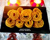 A picture of step 5 of Instant Crispy Chakli.