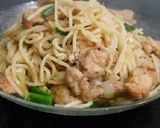 A picture of step 8 of Chicken chow mein.