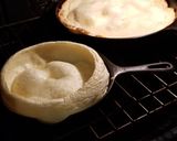 A picture of step 4 of Dutch baby/ German pancake.