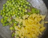 A picture of step 2 of Vegetable Maggi Noodles.