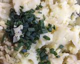 A picture of step 6 of Alu and fresh meethi ke parathe.