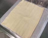 Une image de l'étape 1 de Feuilletés de knackis au pesto d'ail des ours, parmesan et pavot bleu.
