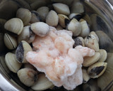 Foto del paso 4 de la receta: Judiones con almejas y gambas