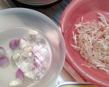 Foto langkah ke 1 dari resep Sup Tahu Kecambah Kuah Kecap.