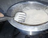 A picture of step 2 of Sundheela(gond and atta halwa).