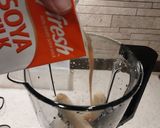 A picture of step 1 of Banana Honey Smoothie.