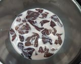 A picture of step 1 of Chicken Liver Pâté.