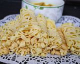 Foto del passaggio 5 della ricetta Roti jala (net crepes)