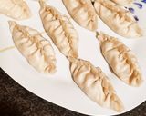 Foto del paso 2 de la receta: Gyozas de pollo y verduras marinadas con teriyaky
