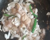 A picture of step 2 of Methi matar malai.