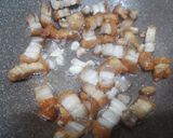 รูปขั้นตอนการทำที่ 1 ของ ถั่วฝักยาวหมูกรอบผัดซอส