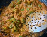 A picture of step 4 of Stir fried veggies stuffed in capsicum gravy.