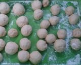 Foto langkah ke 6 dari resep Donat tusuk lembut murah tanpa kentang.