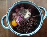 Hình bước làm 1 của món Chả giò tôm thịt