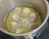 Foto langkah ke 5 dari resep Bola ubi isi coklat.