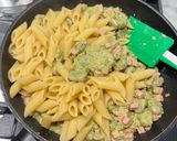 Foto del passaggio 3 della ricetta Penne con fave e prosciutto cotto🫛