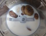 A picture of step 2 of Anjir almond milkshake.