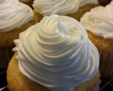 A picture of step 4 of Sunshine's lemon butter frosting.
