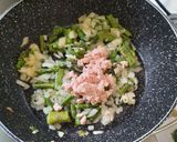 Foto del paso 4 de la receta: Revuelto de espárragos verdes con atún