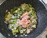 Foto del paso 4 de la receta: Revuelto de espárragos verdes con atún