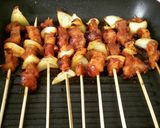 Foto langkah ke 4 dari resep Sate babi pedas.