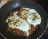 A picture of step 3 of Peri Tawa egg pav.