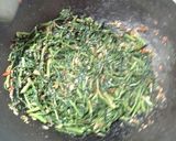 Foto langkah ke 2 dari resep Tumis Kangkung Udang Rebon Pedas.