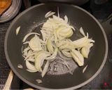 A picture of step 1 of Tamago donburi (egg rice bowl).