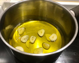 Foto del paso 1 de la receta: Bacalao a la plancha, ajo confitado y toque de humo