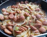 Foto del paso 3 de la receta: Papas con longaniza y cebolla