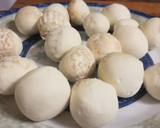 Foto del paso 1 de la receta: Buñuelos de queso de cabra con miel