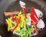 A picture of step 2 of Spaghetti Aglio e Olio.