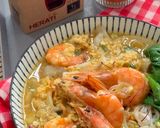 Foto langkah ke 10 dari resep Kwetiau Udang Kuah Saffron.
