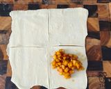 Foto langkah ke 6 dari resep Apple Cinnamon Puff Pastry.