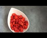 Une image de l'étape 1 de Verrines de fraises mousse fromage blanc.