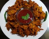 कुरकुरे प्याज़ के पकोडे (kurkure pyaz ke pakode recipe in Hindi) रेसिपी चरण 12 फोटो
