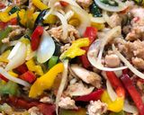 Foto del paso 2 de la receta: Pollo salteado con albahaca Tailandés ผัดกระเพราไก่ Japonés GAPAORAISU🇹🇭🇺🇾🇯🇵パッド・ガパオ・ガイ（鶏肉のバジル炒め）