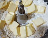 Foto langkah ke 3 dari resep Cookies Sosis Keju Gurih.