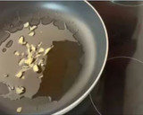 Foto del paso 1 de la receta: Tiras de calabacín con jamón y setas al ajillo